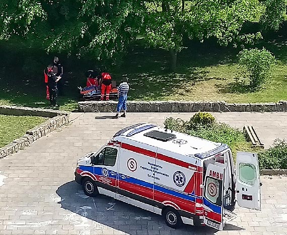 Mieszkaniec: Jak dugo karetki w naszym miecie bd zbiera lecych pijakw?