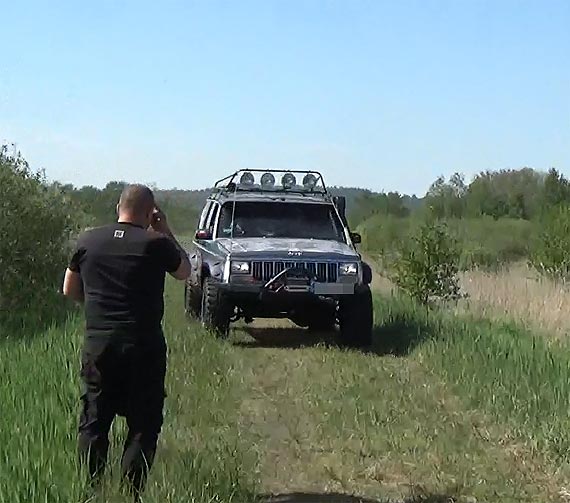 Turyci urzdzili sobie przejadk po wale przeciwpowodziowym
