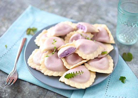 Pierogi z twarogiem i jagodami Przepis poleca Robert Muzyczka,Szef Kuchni Dworu KoronaKarkonoszy