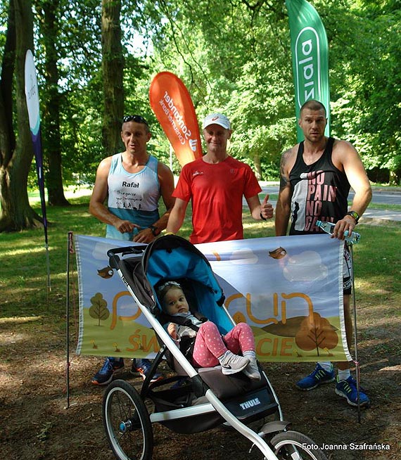 101. parkrun - dzielny tata z wzkiem pierwszy na mecie