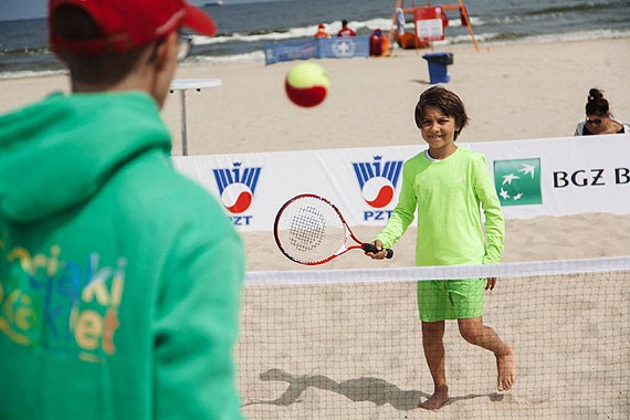 Tenis krluje na Pomorzu Zachodnim. Akcja Dzieciaki do Rakiet odwiedzia winoujcie, a w kolejn sobot zawita doMidzyzdrojw