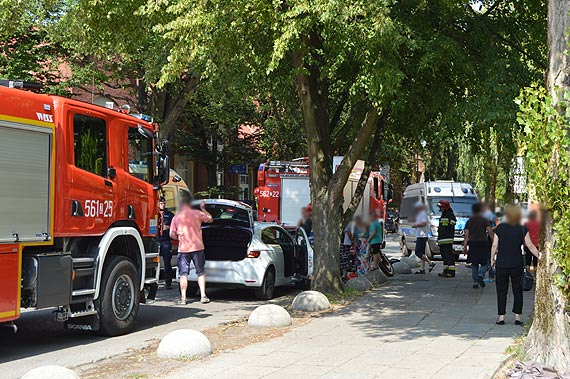 Niebezpieczne zdarzenie na Matejki. Motocyklista ratujc si przed uderzeniem, wjecha na chodnik