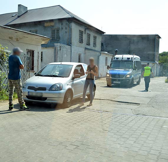 Przestraszyła się i uderzyła w samochód