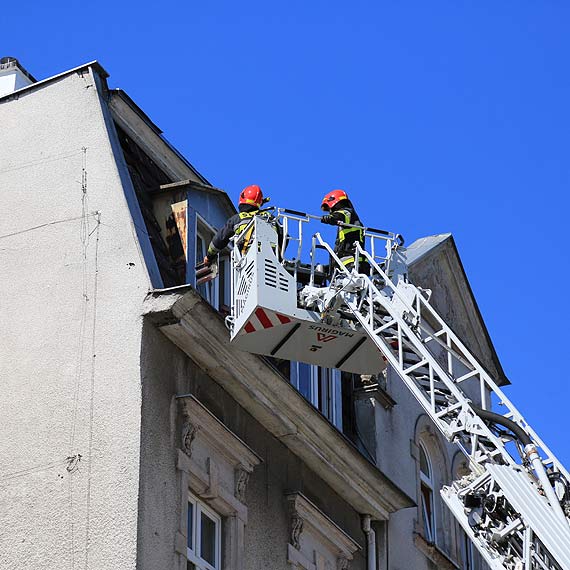 W centrum miasta z dachu kamienicy lec dachwki!