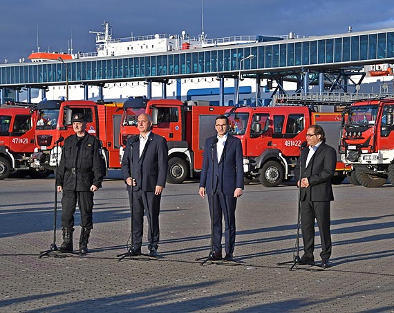 Straacy powrcili ze Szwecji. Premier Morawiecki:”Polska jest z Was dumna!” Zobacz film!