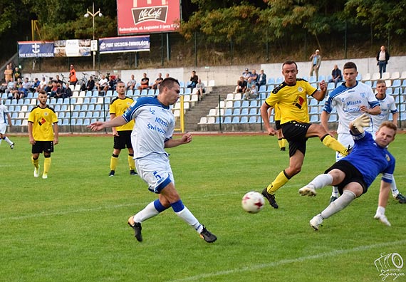 Pojedynek Damianw w dobrym meczu  Flota - Ogniwo Babinek 5-0 (3-0) 