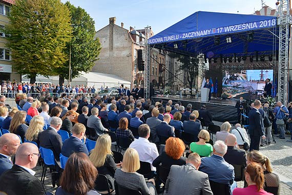 Dzi podpisano umow z wykonawc tunelu i inynierem kontraktu