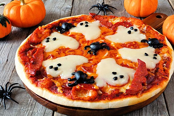 Jak nie naje si strachu w kuchni: Domowa pizza z duszkami idealna na Halloween