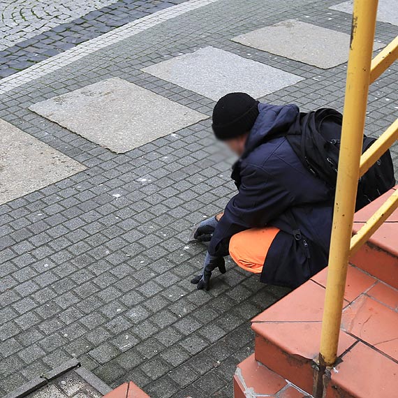 Wyrzucając gumę na chodnik, dajesz pracę naszym sąsiadom z Ukrainy