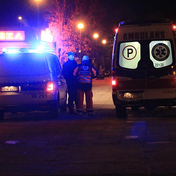 Policjanci uratowali modego czowieka - wszed do morza, by moe pod wpywem myli samobjczych