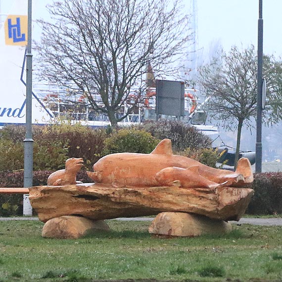 Drewniane, artystyczne awki zostay bez zabezpieczenia...