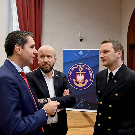 Relacja z konferencji prasowej „Modernizacja toru wodnego winoujcie - Szczecin do gbokoci 12,5 m”. Na Zalewie Szczeciskim utworz dwie sztuczne wyspy. Zobacz filmy!