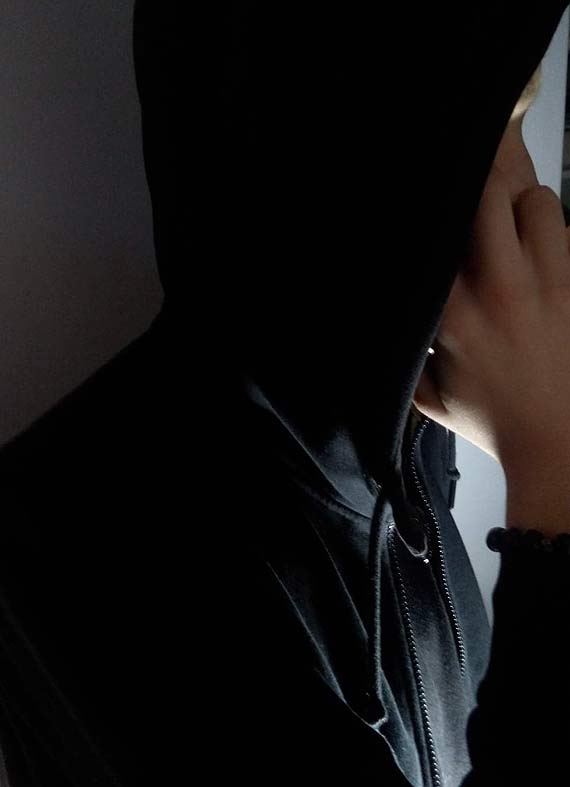 Oszust podaje si za policjanta i twierdzi e kto wzi na nas pienidze w banku! Publikujemy pen rozmow z faszywym policjantem!