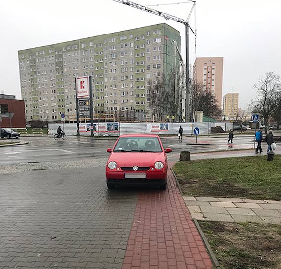 Kierowco, to chodnik, a nie parking!