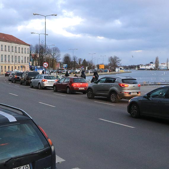 Wyjtkowo trudne warunki eglugi day si we znaki zaogom i pasaerom miejskich promw