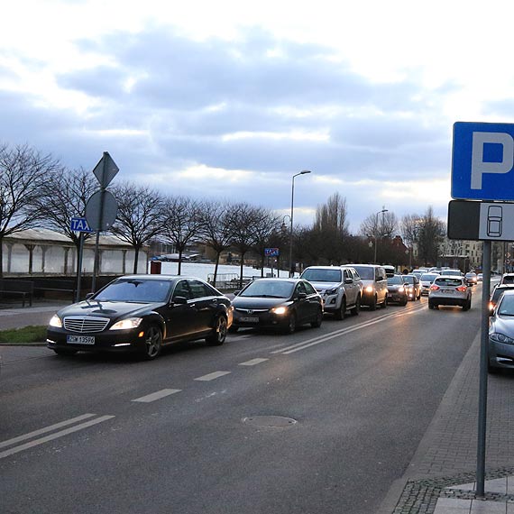 Wyjtkowo trudne warunki eglugi day si we znaki zaogom i pasaerom miejskich promw