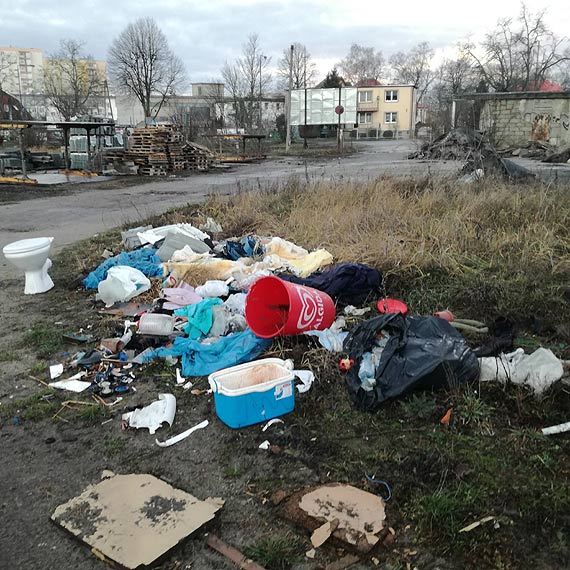 Czytelnik: mieci pojawiaj si i znikaj. Kto odpowiada za ten teren?