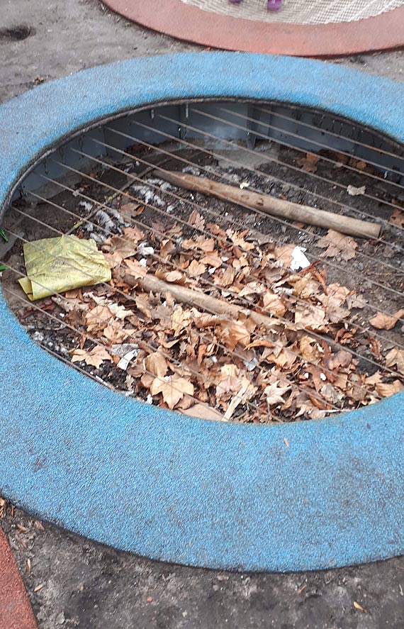 Trampoliny na placu zabaw bardzo czsto s uszkadzane. Czy to efekt zabaw "duych dzieci"?