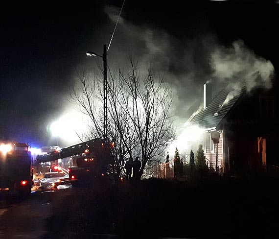 Płonie Tawerna w Łunowie. Do akcji ruszyły jednostki straży pożarnej