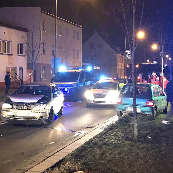Jechał pijany i bez tablic. Zatrzymał się na taksówce