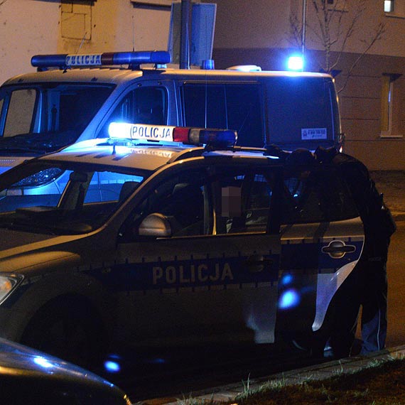 Jechał pijany i bez tablic. Zatrzymał się na taksówce