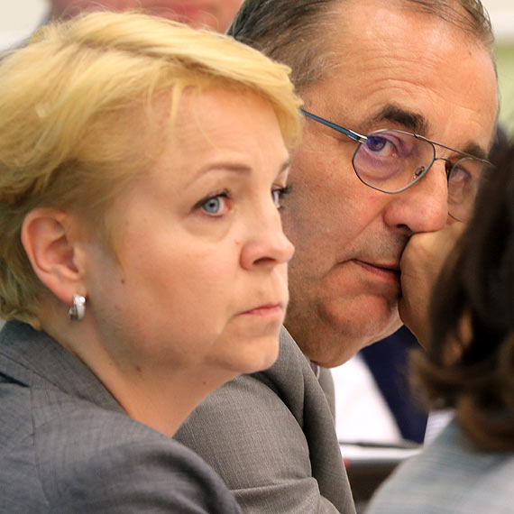 „14” pensja dla wybranych, czyli Prezydent przyznał nagrody, bo… chciał?