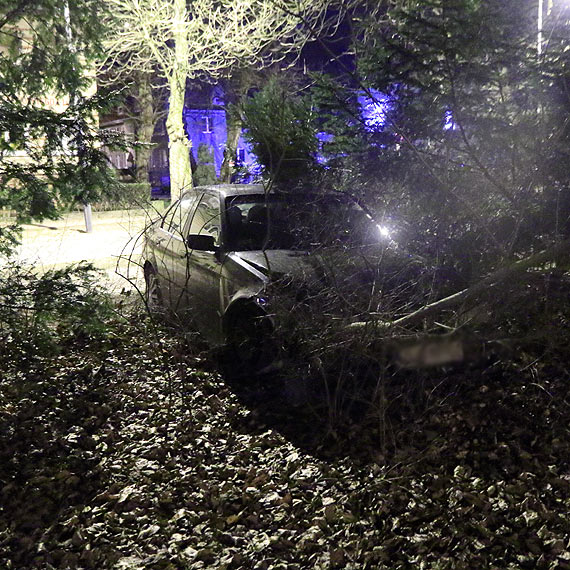 Jeździł po całej drodze, aż wpadł do Parku Zdrojowego