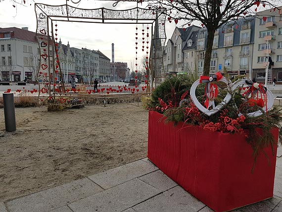 Walentynkowe ozdoby Pl. Wolności za 17.835 zł. brutto!
