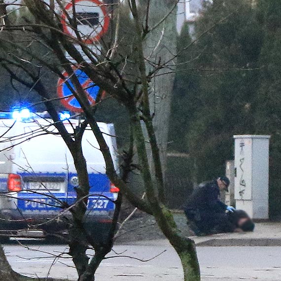 Czeka na karetk prawie 20 minut
