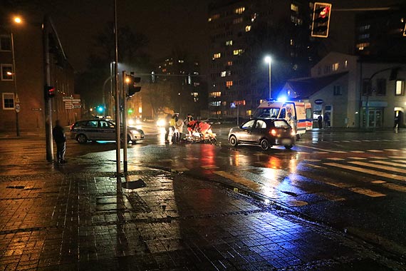 Kobieta została potrącona na pasach