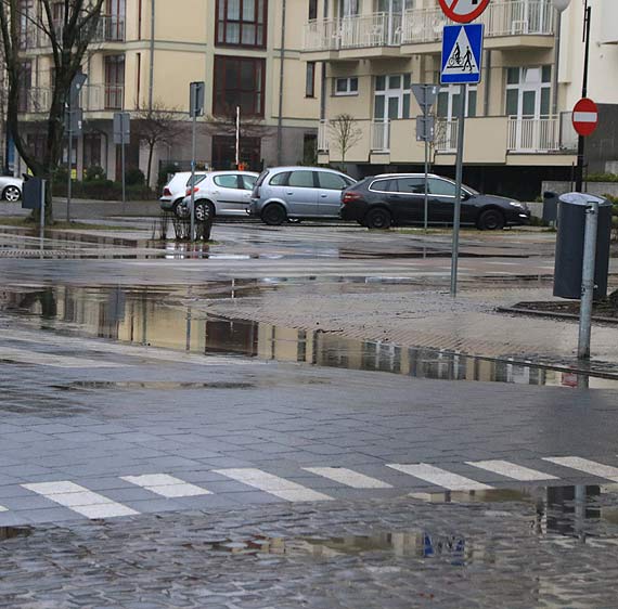 Kanalizacja nie nadąża czy źle wyprofilowana droga?