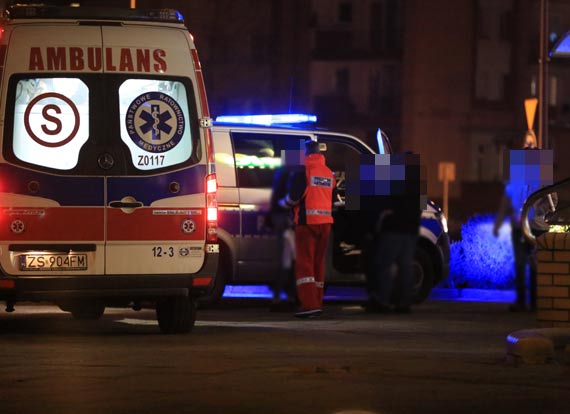 Znokautowana przez koleanki. Samosd w centrum miasta