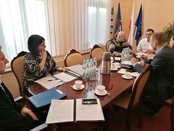 Radni Komisji Gospodarki Morskiej czekaj na szczegy w sprawie terminalu kontenerowego