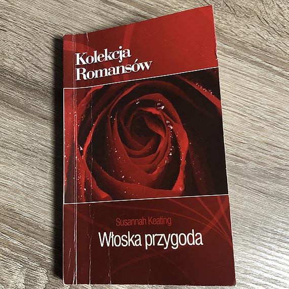 „Do trumny ubierzcie mnie na różowo”. Wzruszający list pacjentki zapisany na kartkach książki