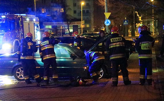 Pali si samochd. Poar zauwayli policjanci