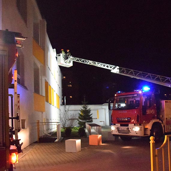 Gorąca noc świnoujskich strażaków. Wiatr szarpał drzewa, budynki i linie energetyczne