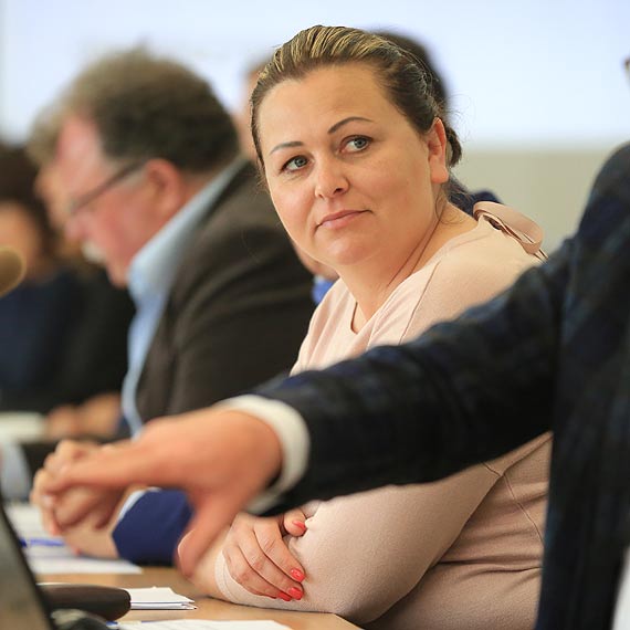 Radna zwraca uwag, by nie wycina dwch pozostaych drzew kasztanowca i pyta czy zarzd wyda opini o inwestycji