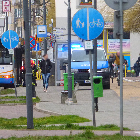 Chopiec nie sysza pukania do drzwi. Na nogi postawi wszystkie suby 