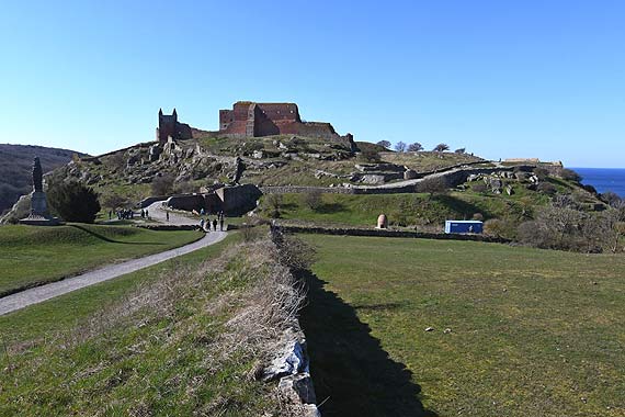 Bornholm to duska pikna wyspa, pooona  tylko 95 kilometrw od Polski. Zobacz fofogalri!