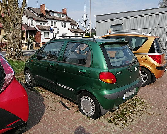 Czytelnik: Trzy zomy zajmuj miejsca parkingowe