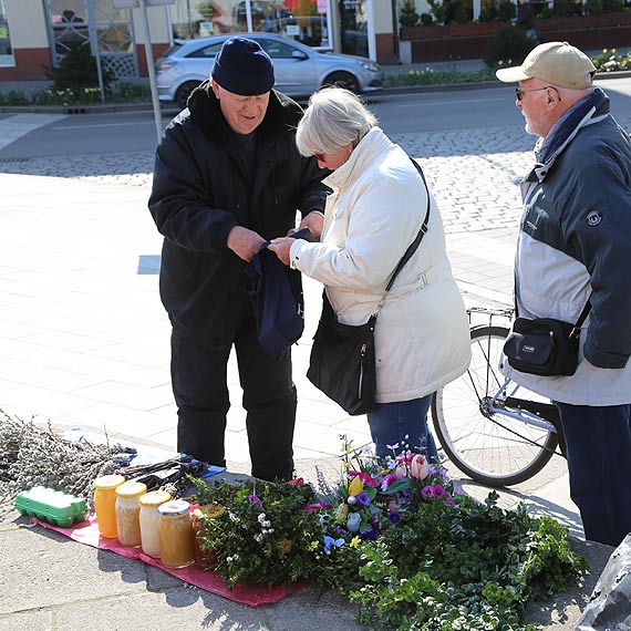 Centrum miasta pene palm. Podziwiamy wielkie, kupujemy mae