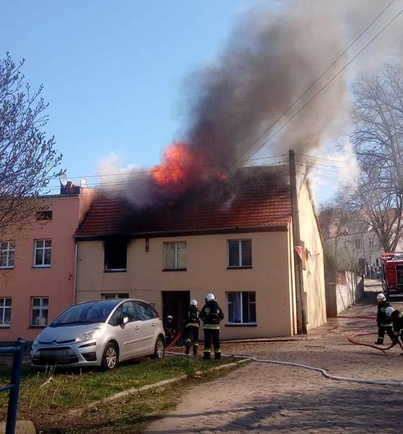 Z poncego budynku policjanci uratowali siedem osb