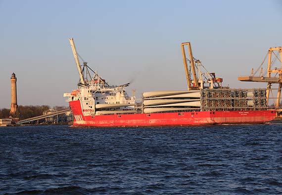 Euroterminal w winoujciu umacnia si na pozycji lidera obsugi komponentw elektrowni wiatrowych i rynku offshore. Zobacz film!