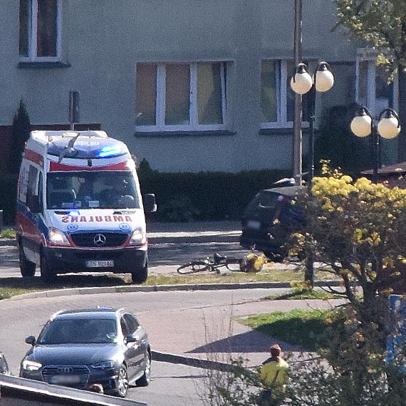 Rowerzystka doznaa urazu gowy