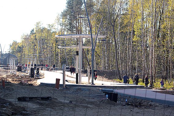 Niezabezpieczony teren budowy kusi turystw. Informuje nas Czytelnik portalu 