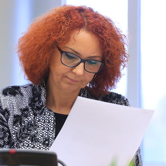 Agatowska trafnie komentuje rzeczywisto, ktr widz urzdnicy i nazywa j Matrixem