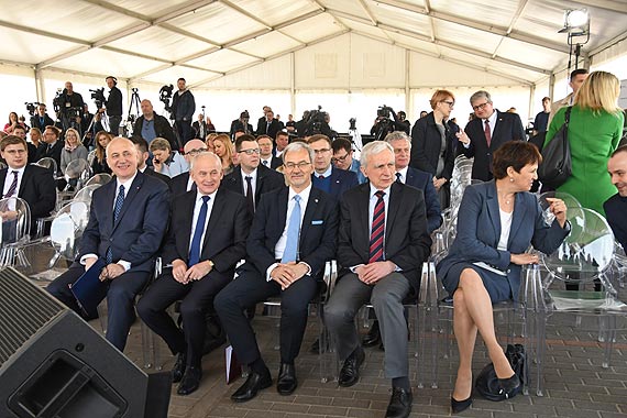 Premier Morawiecki w Świnoujściu: ”Polska będzie hubem gazowym Europy”