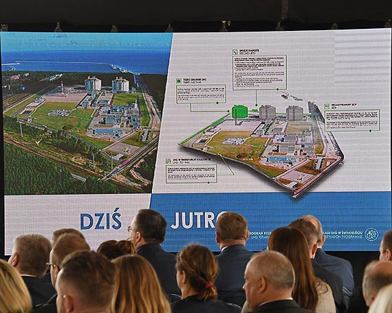 Premier Morawiecki w Świnoujściu: ”Polska będzie hubem gazowym Europy”
