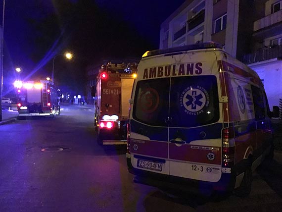 Najpierw strażacy, potem ratownicy walczyli o życie kobiety