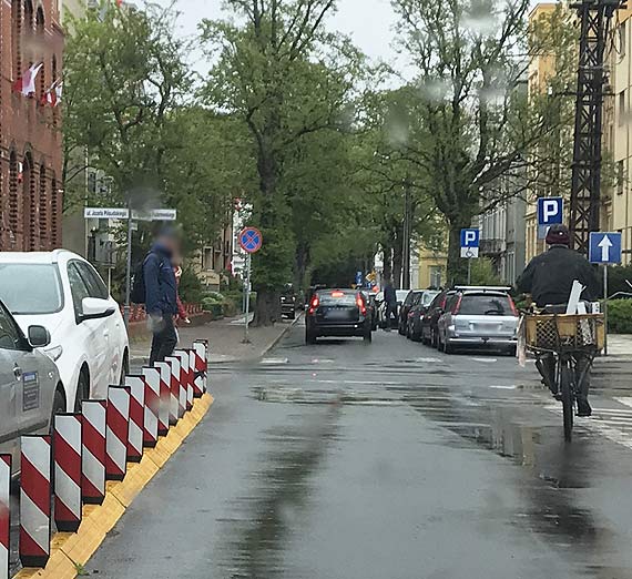 Parking czy przejcie?- zastanawia si mieszkaniec naszego miasta
